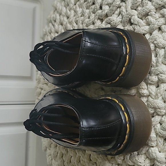 Kids Dr. Martens in Mint Condition - Picture 4 of 7